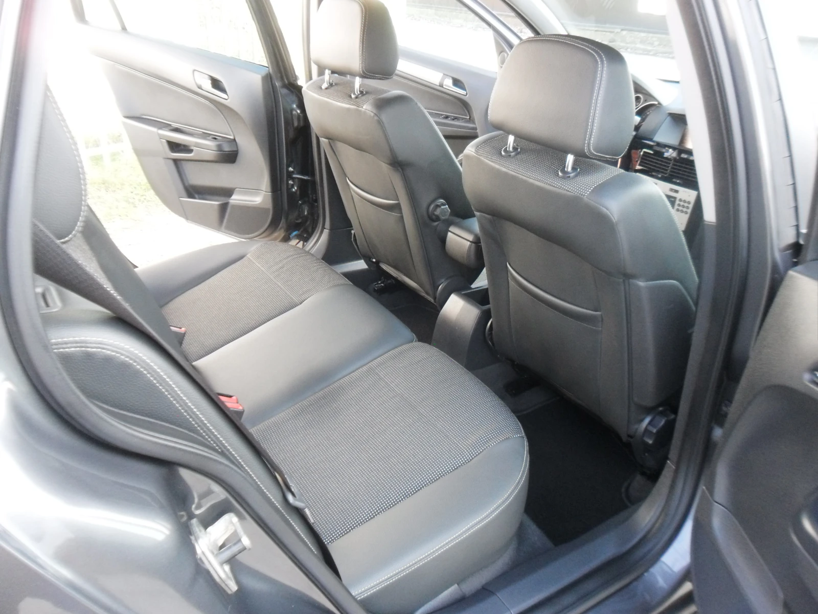 Opel Astra 1, 6i-GAS-KLIMATRONIK-ITALY, снимка 11 - Автомобили и джипове - 53864218