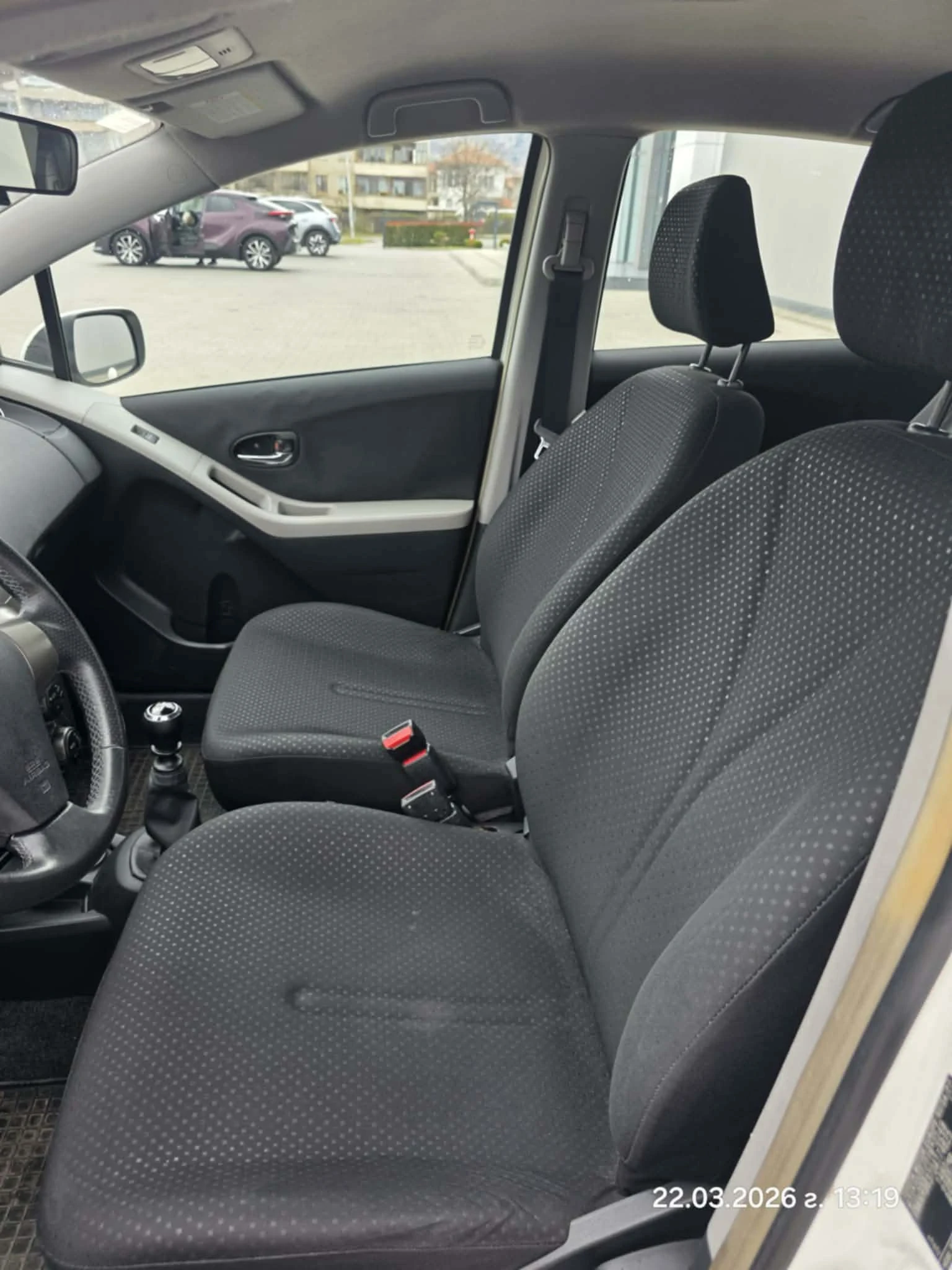 Toyota Yaris 1.33, снимка 11 - Автомобили и джипове - 53939803