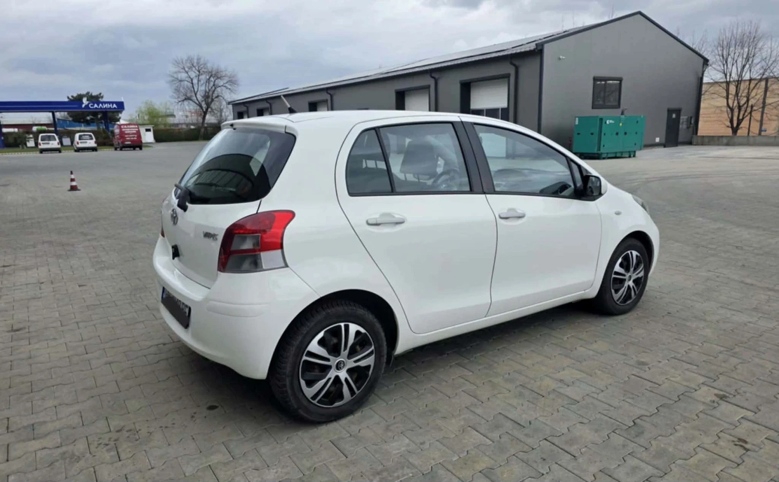 Toyota Yaris 1.33, снимка 4 - Автомобили и джипове - 53939803