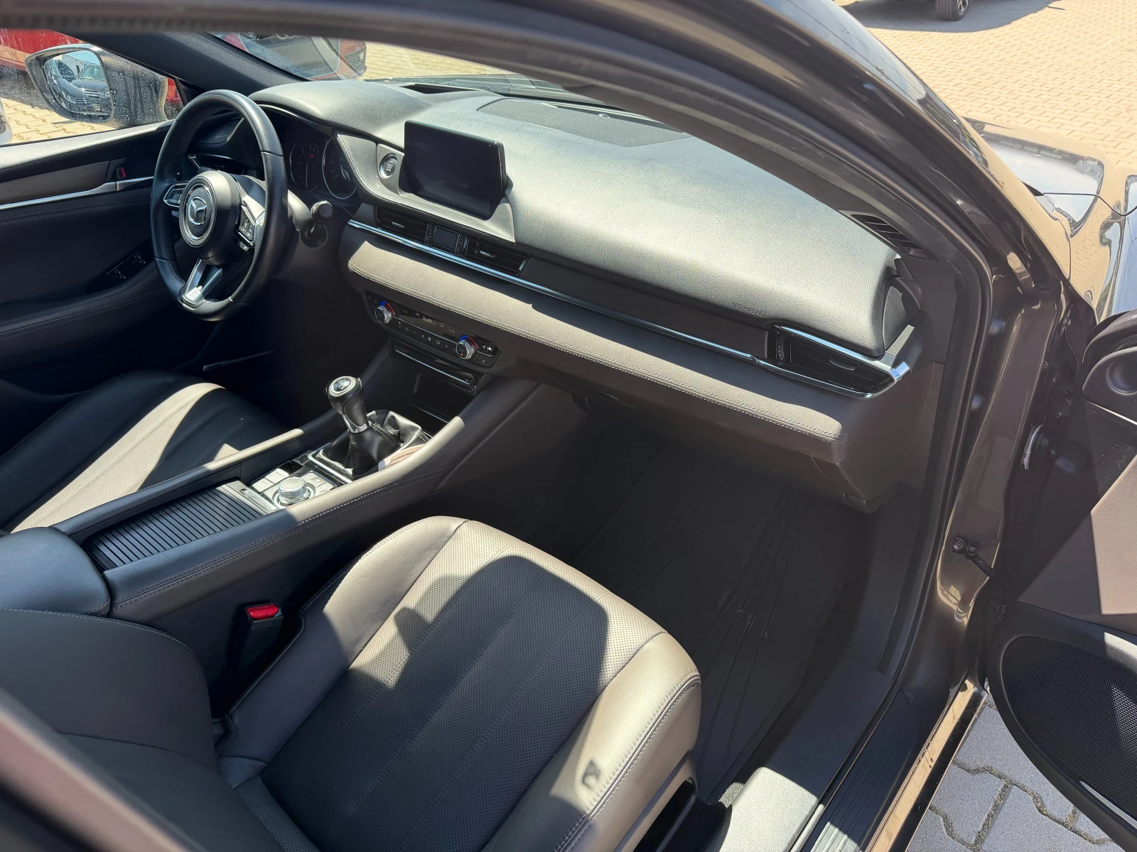 Mazda 6 2.2d NAVI/KOJA/KAMERA EURO 6, снимка 11 - Автомобили и джипове - 54928460