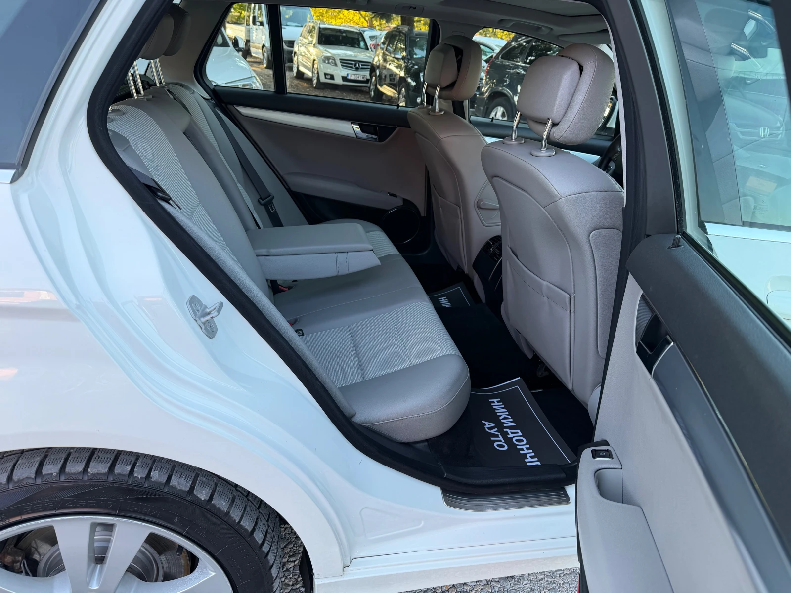Mercedes-Benz C 320 3.0CDI-224k.s-PANORAMA, снимка 13 - Автомобили и джипове - 56180401