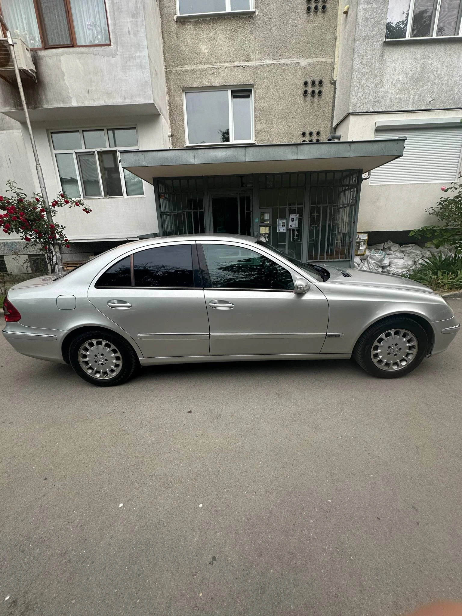Mercedes-Benz E 270 Elegance, снимка 5 - Автомобили и джипове - 56647356