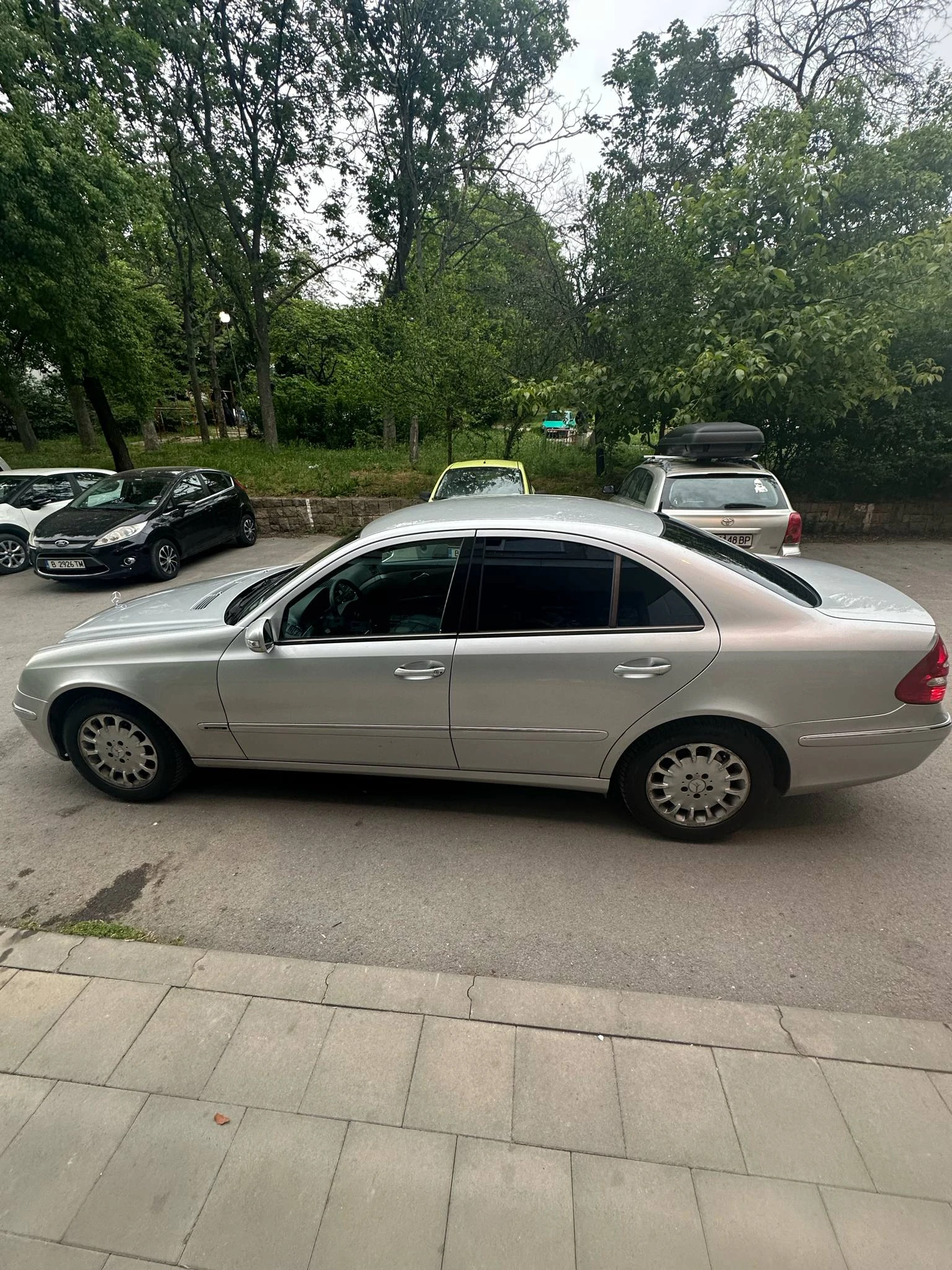 Mercedes-Benz E 270 Elegance, снимка 8 - Автомобили и джипове - 56647356