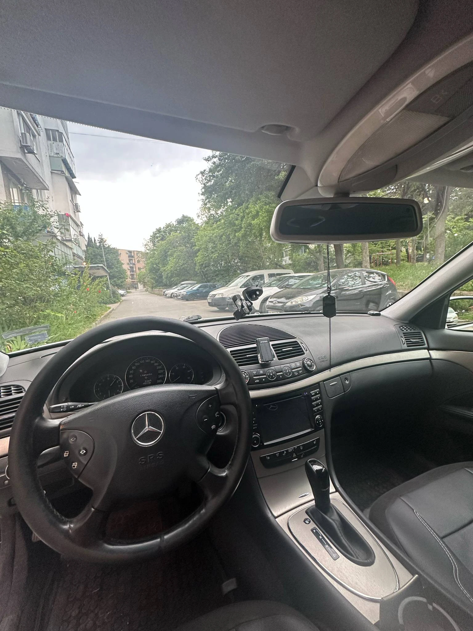Mercedes-Benz E 270 Elegance, снимка 9 - Автомобили и джипове - 56647356