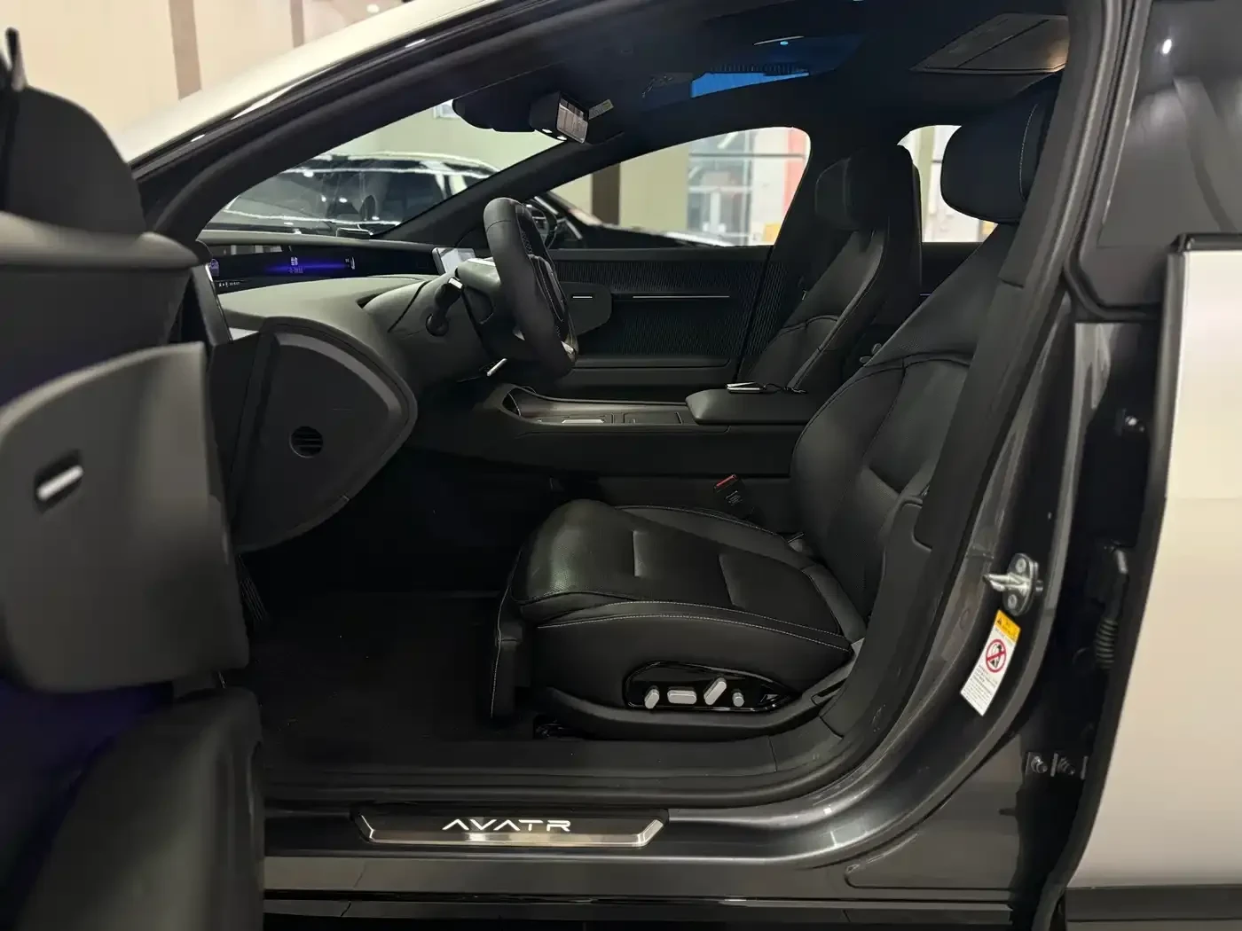 Avatr 12 Ultra Extended Range Edition, снимка 8 - Автомобили и джипове - 56706800