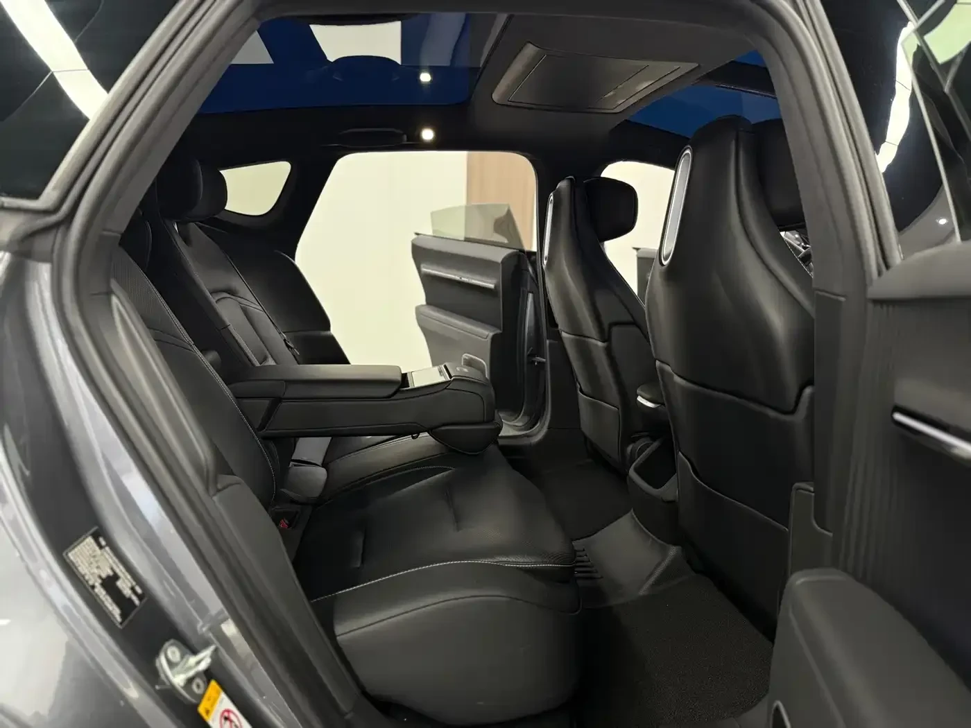 Avatr 12 Ultra Extended Range Edition, снимка 12 - Автомобили и джипове - 56706800