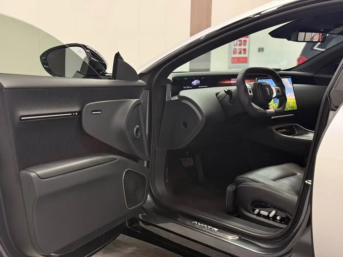 Avatr 12 Ultra Extended Range Edition, снимка 6 - Автомобили и джипове - 56706800