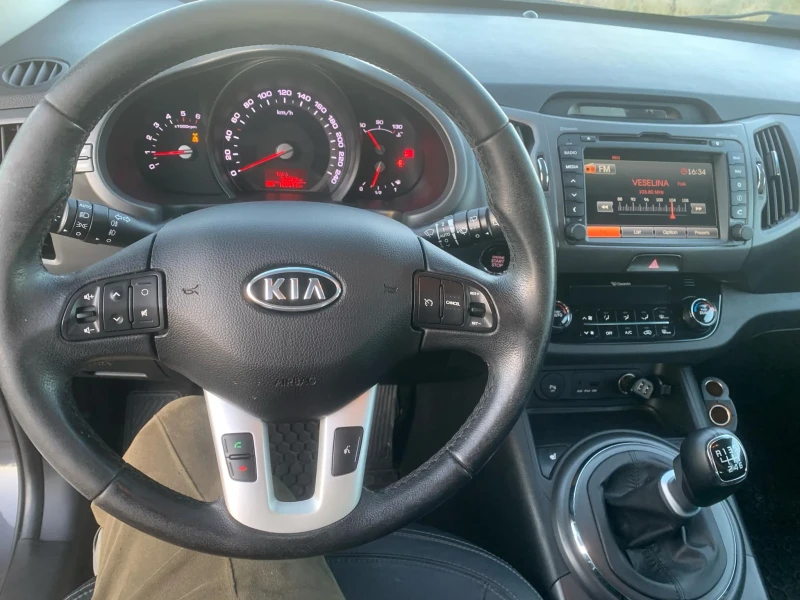 Kia Sportage, снимка 11 - Автомобили и джипове - 47740438