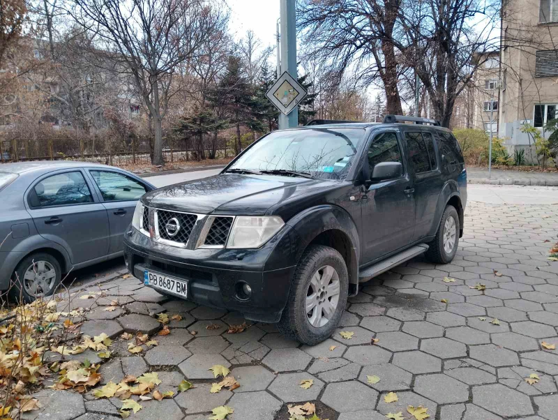 Nissan Pathfinder, снимка 1 - Автомобили и джипове - 48308916