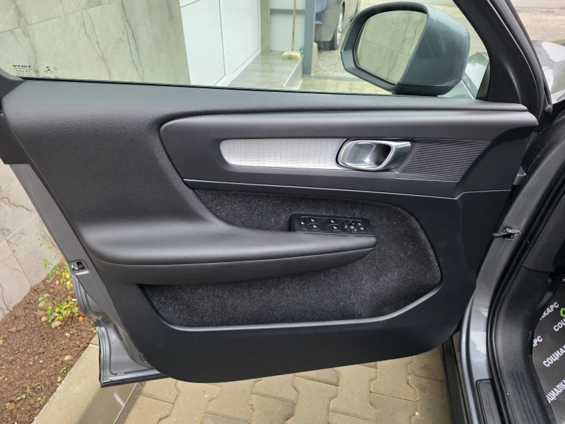 Volvo XC40 2.0D , снимка 9 - Автомобили и джипове - 52330933