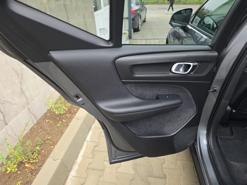 Volvo XC40 2.0D , снимка 11 - Автомобили и джипове - 52330933