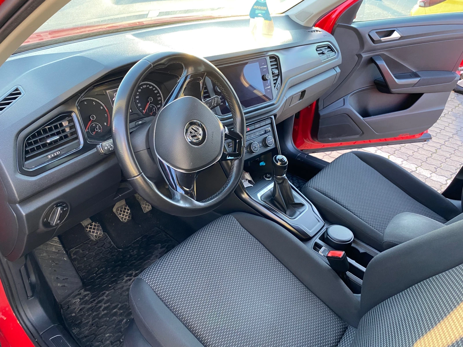 VW T-Roc 1.0 TSI - изображение 8