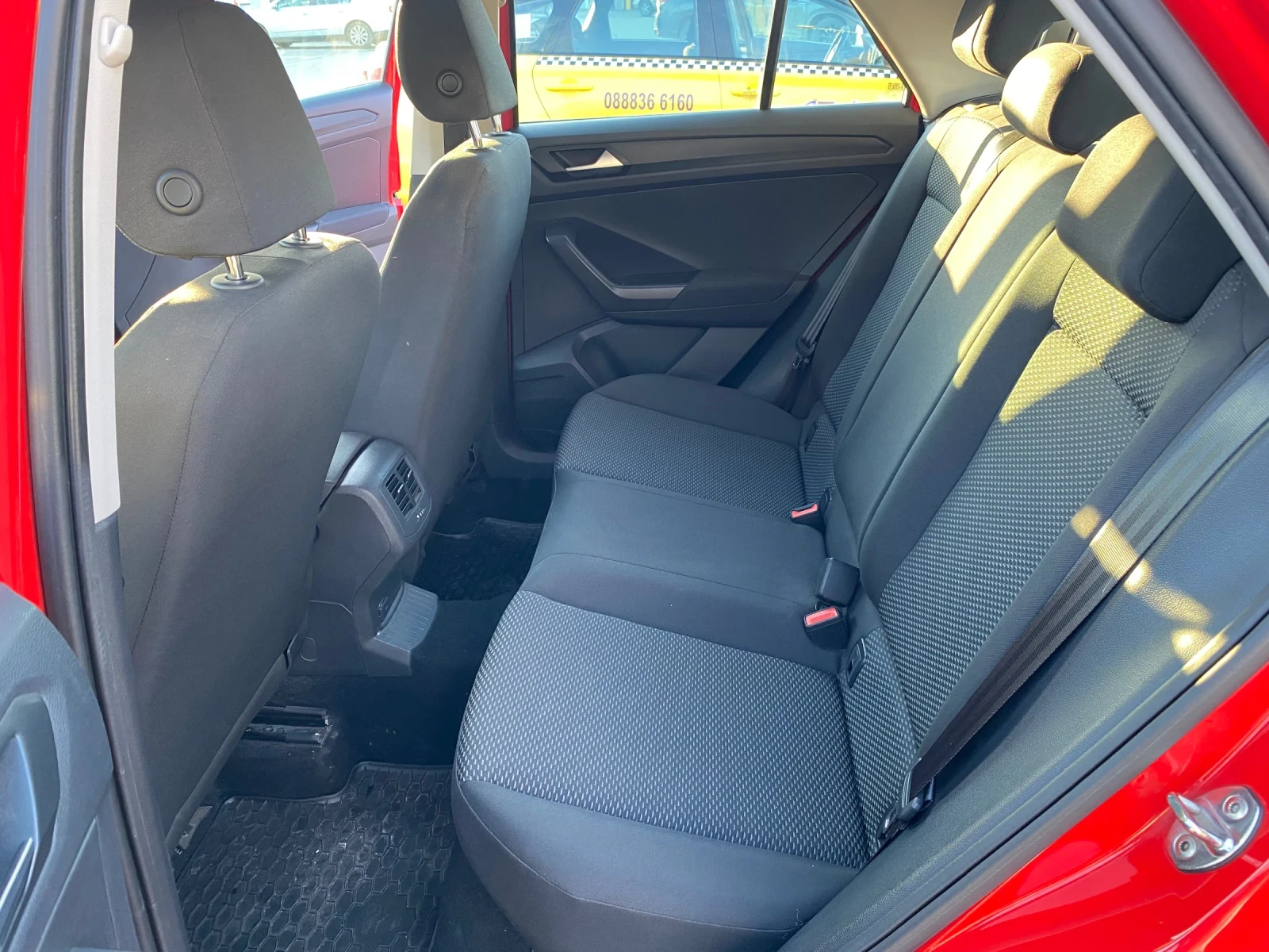 VW T-Roc 1.0 TSI - изображение 9