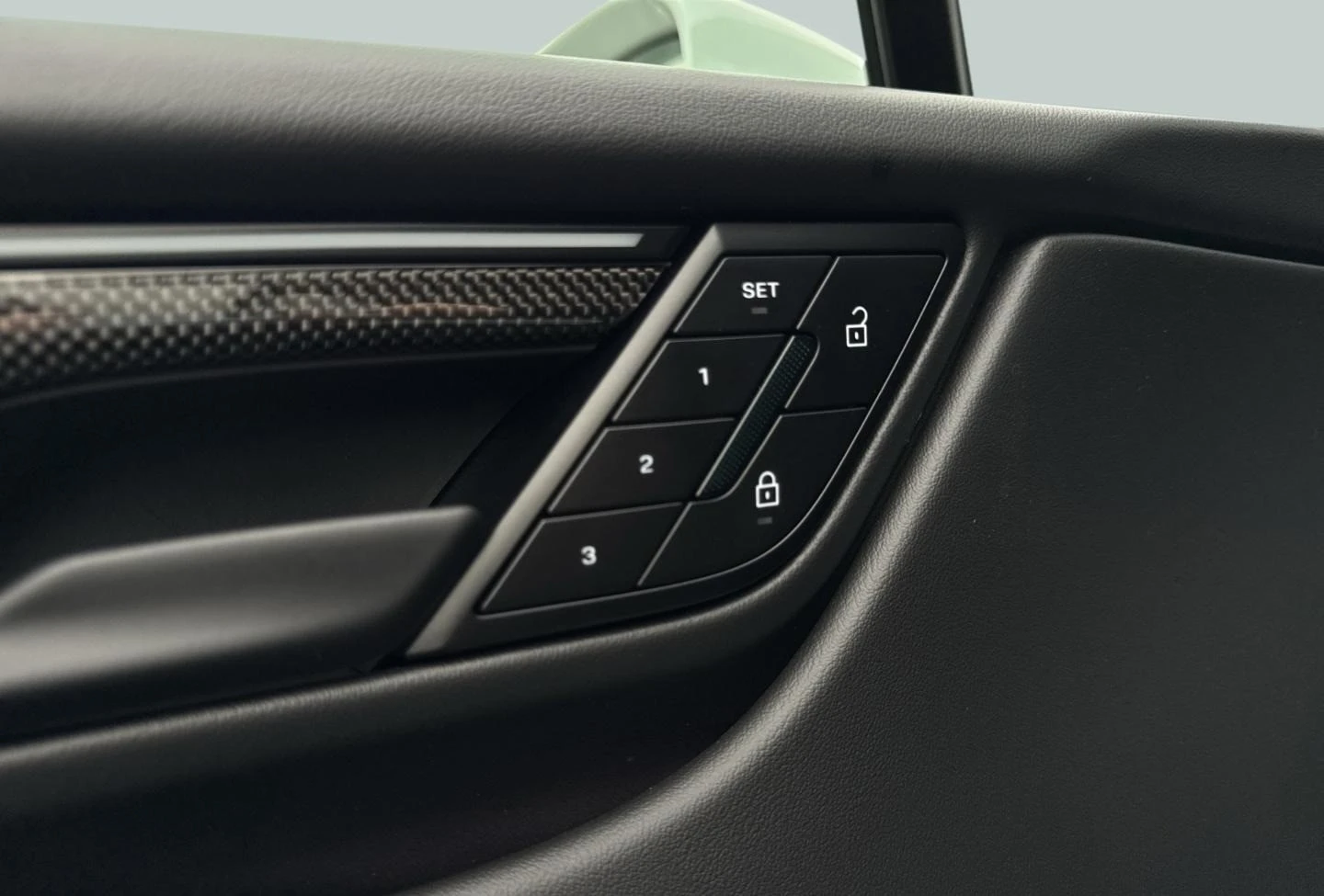 Porsche Macan TURBO/ELECTRIC/CARBON/BOSE/PANO/HEAD UP/ - изображение 6