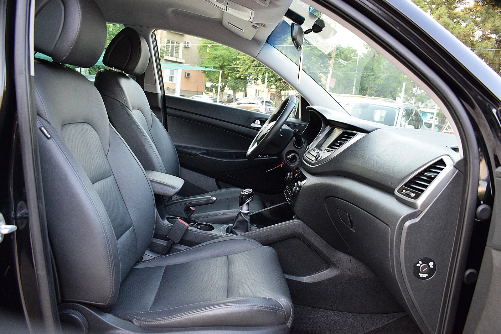 Hyundai Tucson 1.6ШВЕЙЦАРИЯ/LUX/КОЖА/НАВИ/КЛИМАТРОНИК/АВТОПИЛОТ, снимка 13 - Автомобили и джипове - 55125700