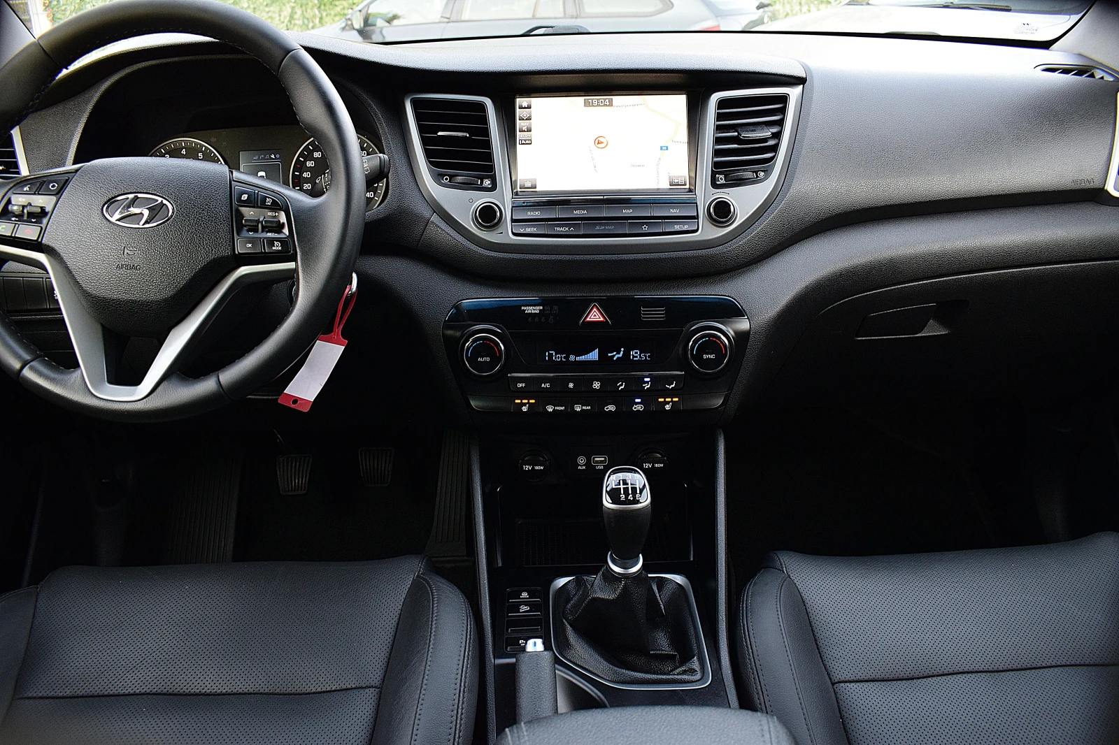 Hyundai Tucson 1.6ШВЕЙЦАРИЯ/LUX/КОЖА/НАВИ/КЛИМАТРОНИК/АВТОПИЛОТ, снимка 10 - Автомобили и джипове - 55125700