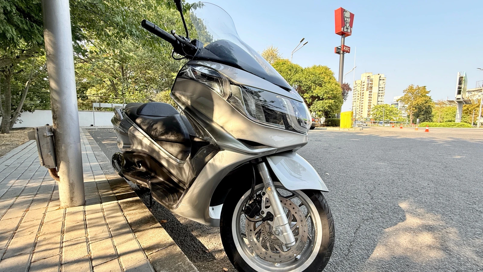 Piaggio X10