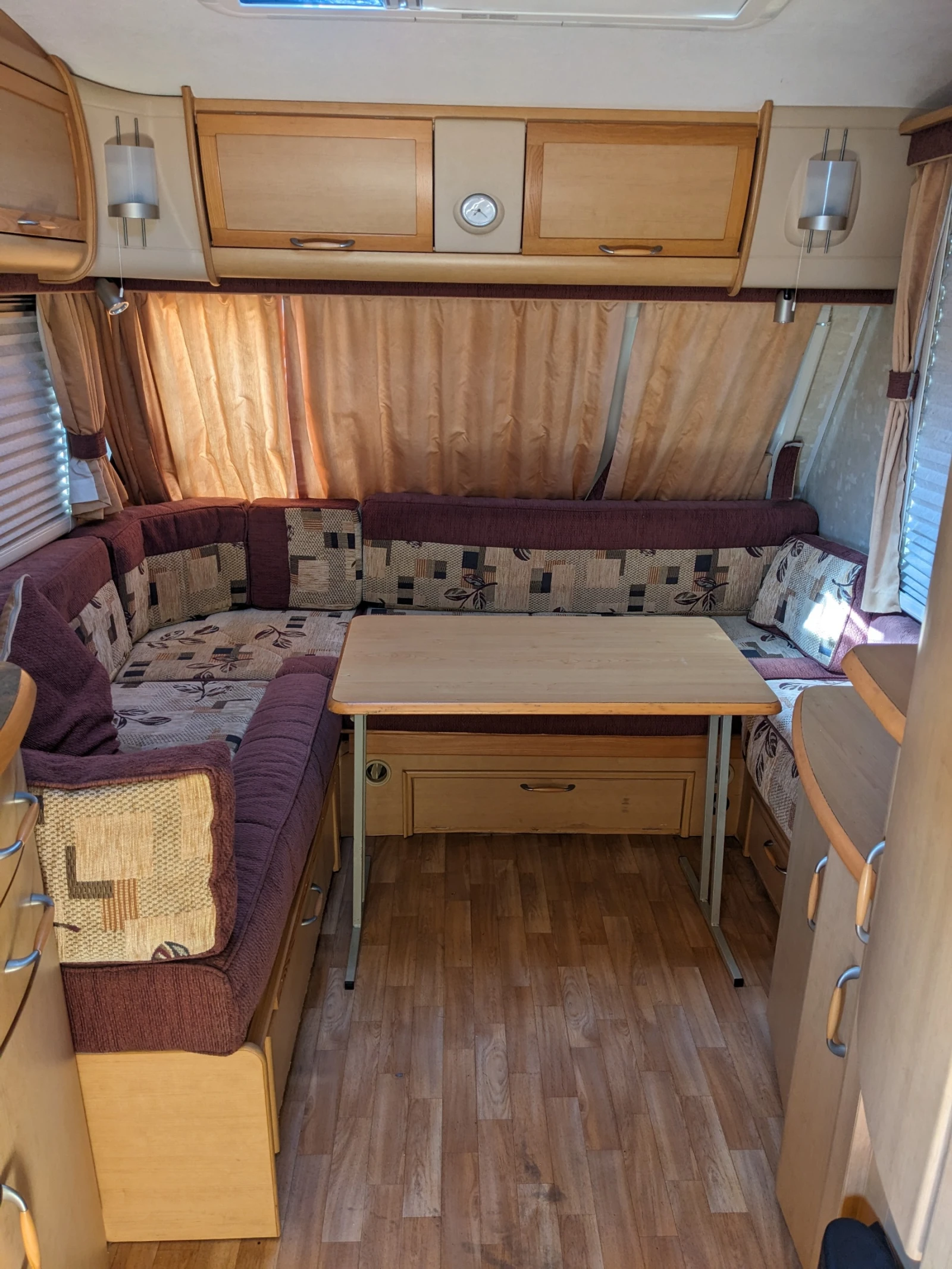 Каравана Swift Abbey Spectrum, снимка 14 - Каравани и кемпери - 55950771