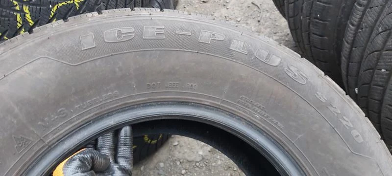 Гуми Зимни 245/70R16, снимка 6 - Гуми и джанти - 30920961