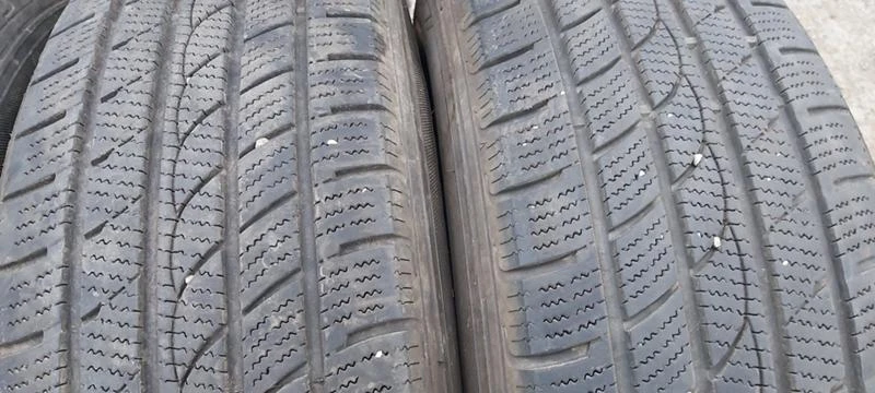 Гуми Зимни 245/70R16, снимка 3 - Гуми и джанти - 30920961