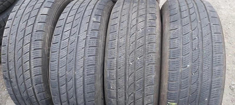 Гуми Зимни 245/70R16, снимка 1 - Гуми и джанти - 30920961