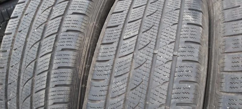 Гуми Зимни 245/70R16, снимка 2 - Гуми и джанти - 30920961