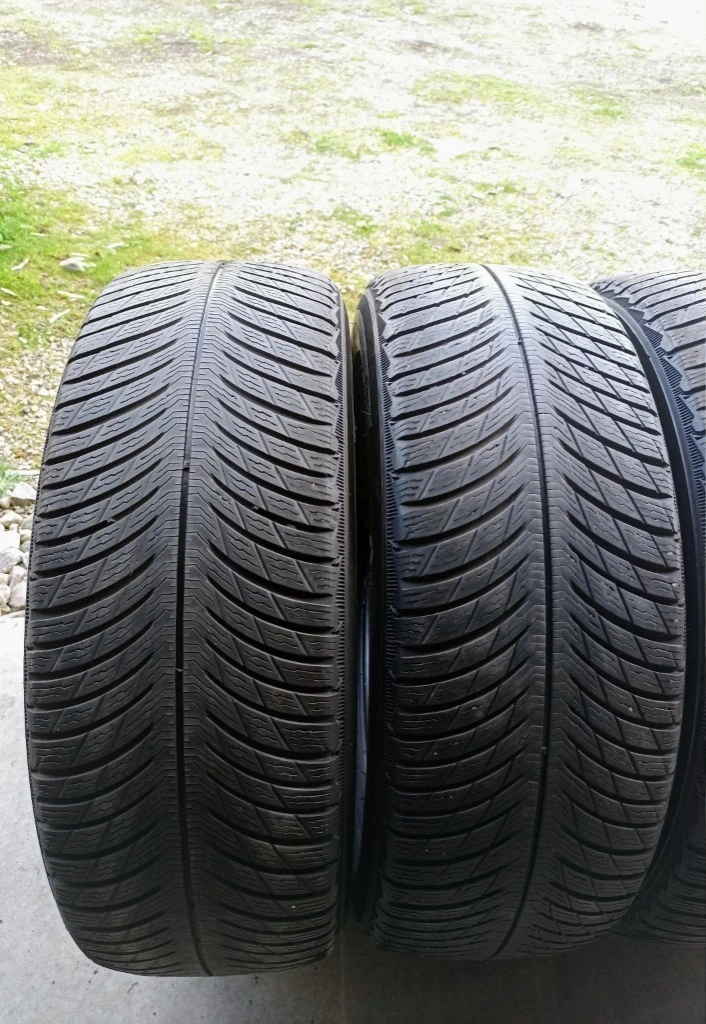 Гуми Зимни 235/60R17, снимка 3 - Гуми и джанти - 41005536