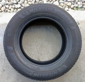 Гуми Зимни 235/60R17, снимка 6 - Гуми и джанти - 41005536