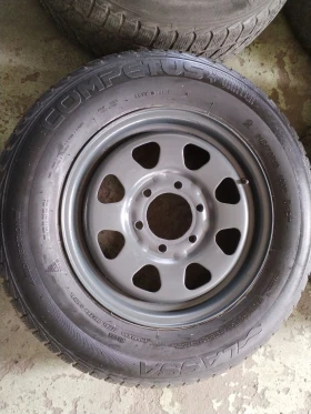        215/70R16  Nissan Navara