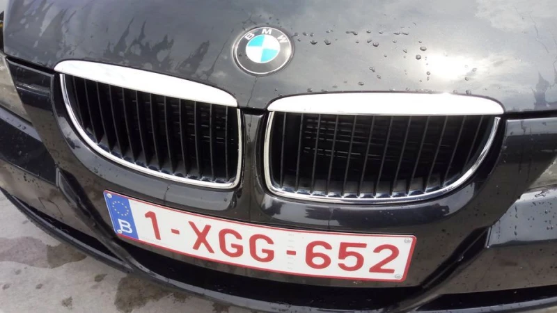 BMW 318 D  Е90, снимка 16 - Автомобили и джипове - 47664634