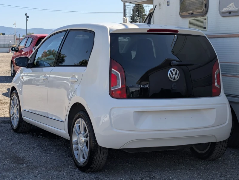 VW Up 1.0i* Нави Garmin* като нова, снимка 7 - Автомобили и джипове - 51537579