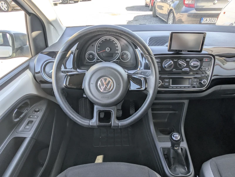 VW Up 1.0i* Нави Garmin* като нова, снимка 10 - Автомобили и джипове - 51537579