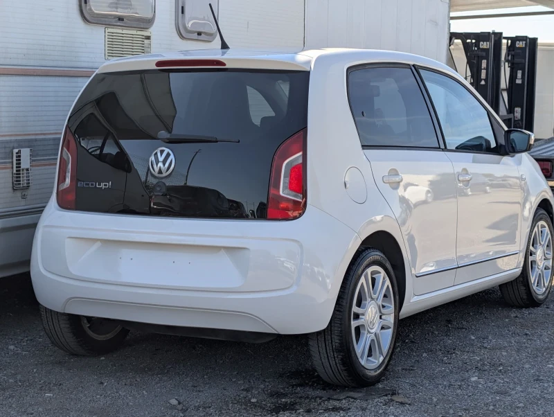 VW Up 1.0i* Нави Garmin* като нова, снимка 5 - Автомобили и джипове - 51537579