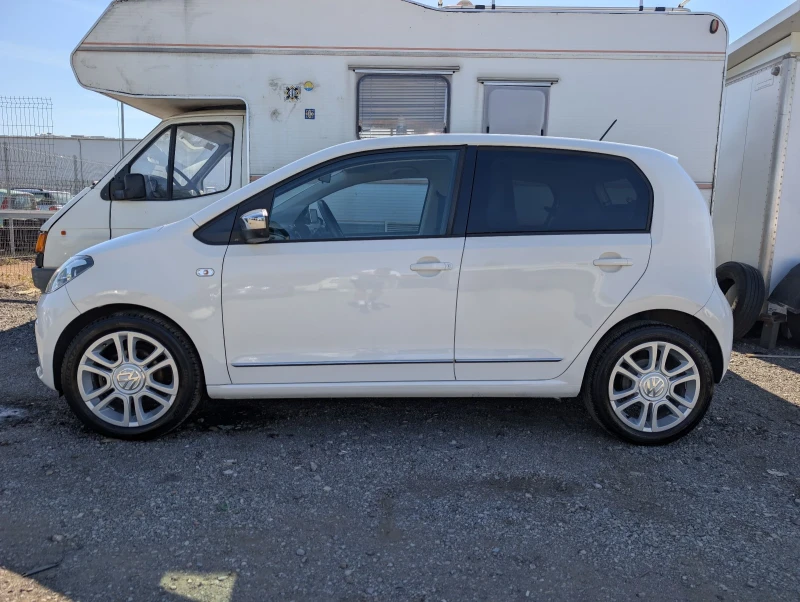 VW Up 1.0i* Нави Garmin* като нова, снимка 4 - Автомобили и джипове - 51537579