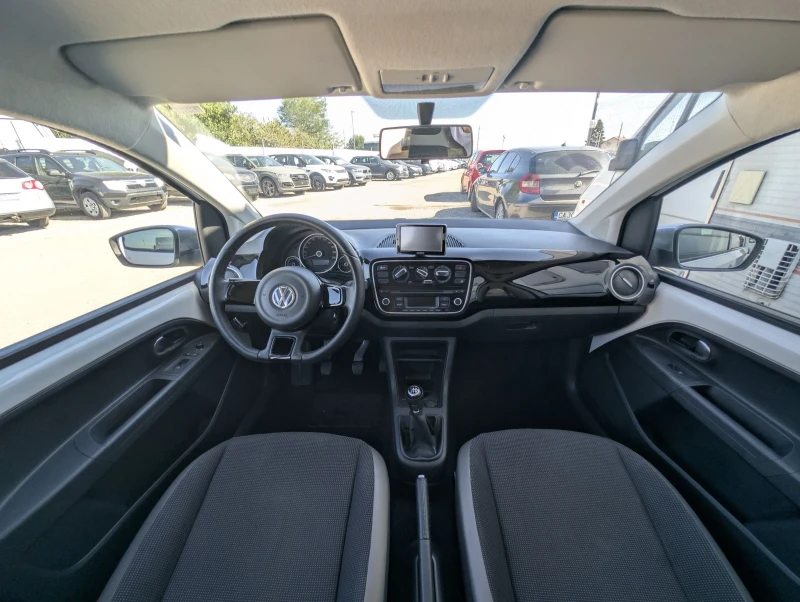 VW Up 1.0i* Нави Garmin* като нова, снимка 9 - Автомобили и джипове - 51537579