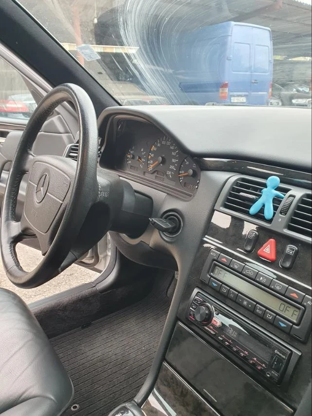 Mercedes-Benz E 250 W210 на реални 42000км  - изображение 3