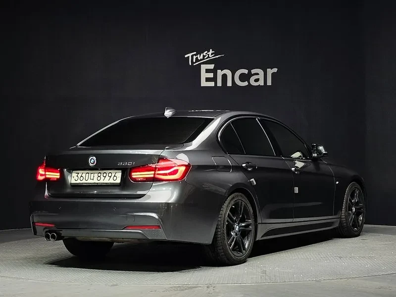 BMW 330 I M Sports Shadow, снимка 2 - Автомобили и джипове - 55389412