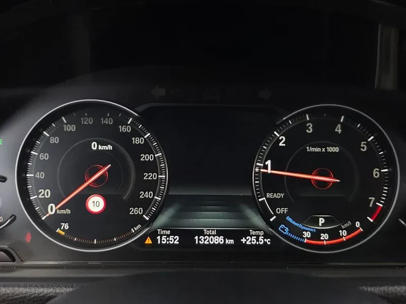 BMW 330 I M Sports Shadow, снимка 8 - Автомобили и джипове - 55389412