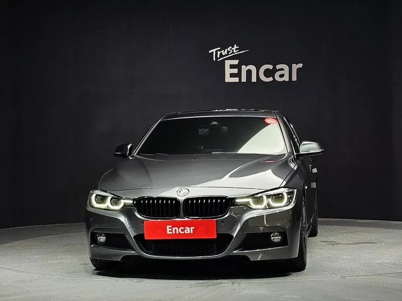BMW 330 I M Sports Shadow, снимка 3 - Автомобили и джипове - 55389412