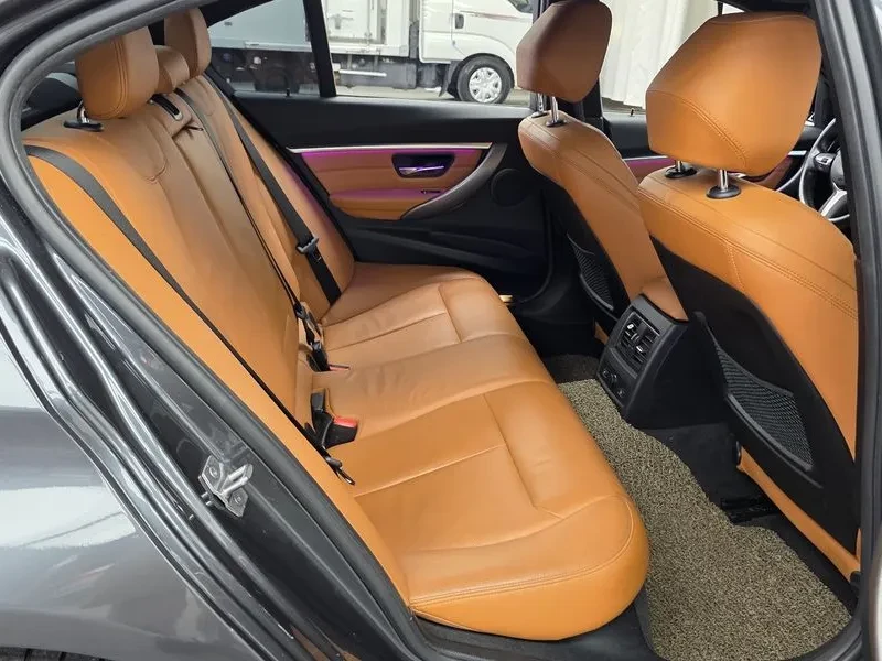 BMW 330 I M Sports Shadow, снимка 12 - Автомобили и джипове - 55389412