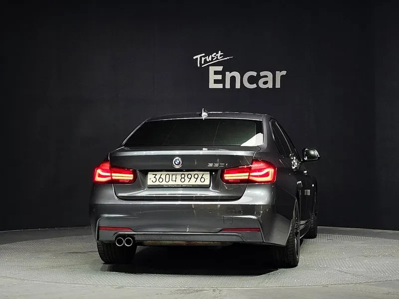 BMW 330 I M Sports Shadow, снимка 4 - Автомобили и джипове - 55389412