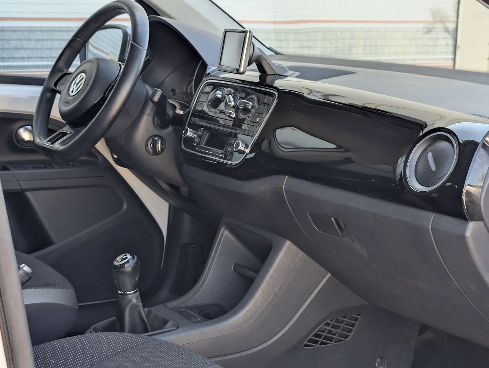 VW Up 1.0i*  Garmin*   | Mobile.bg   13