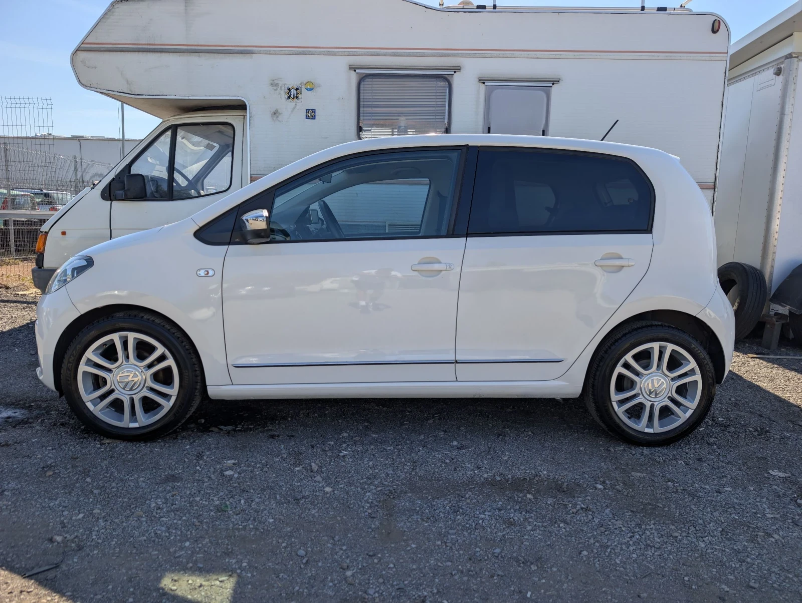 VW Up 1.0i* Нави Garmin* като нова - изображение 4
