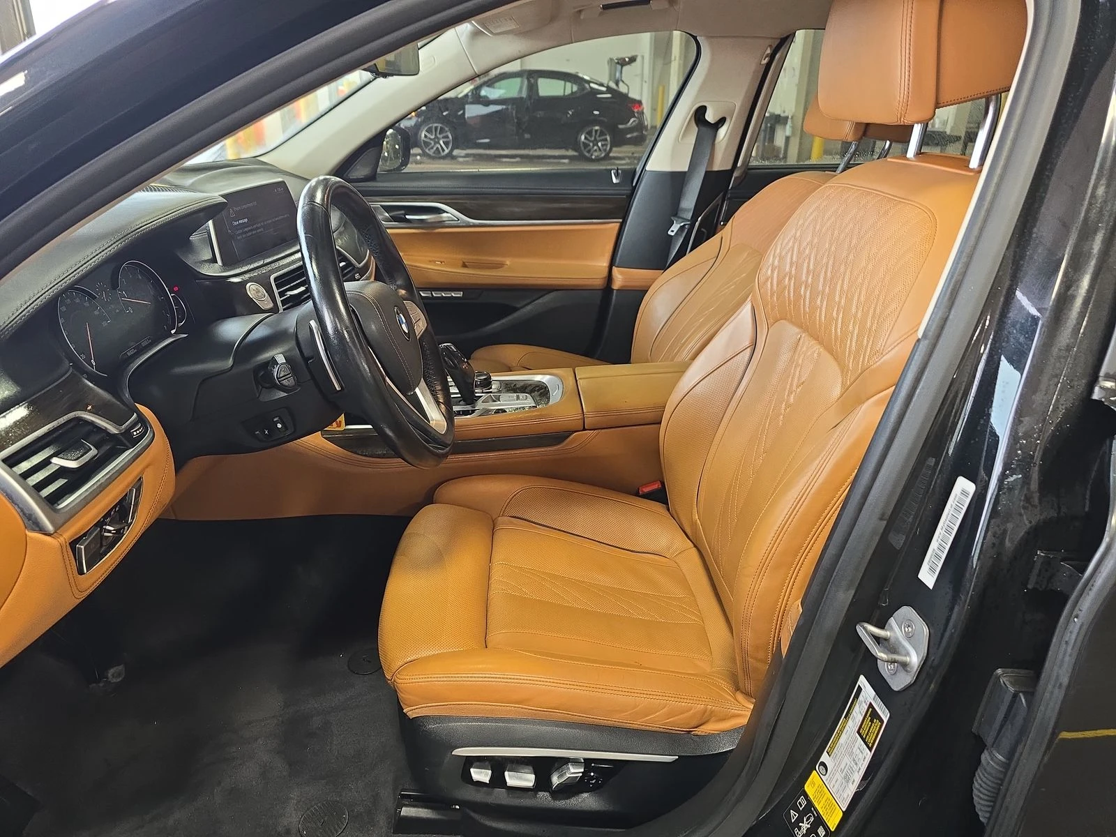 BMW 750 CARFAX* ОПЦИЯ ЗА ФИНАНСИРАНЕ*  - изображение 7