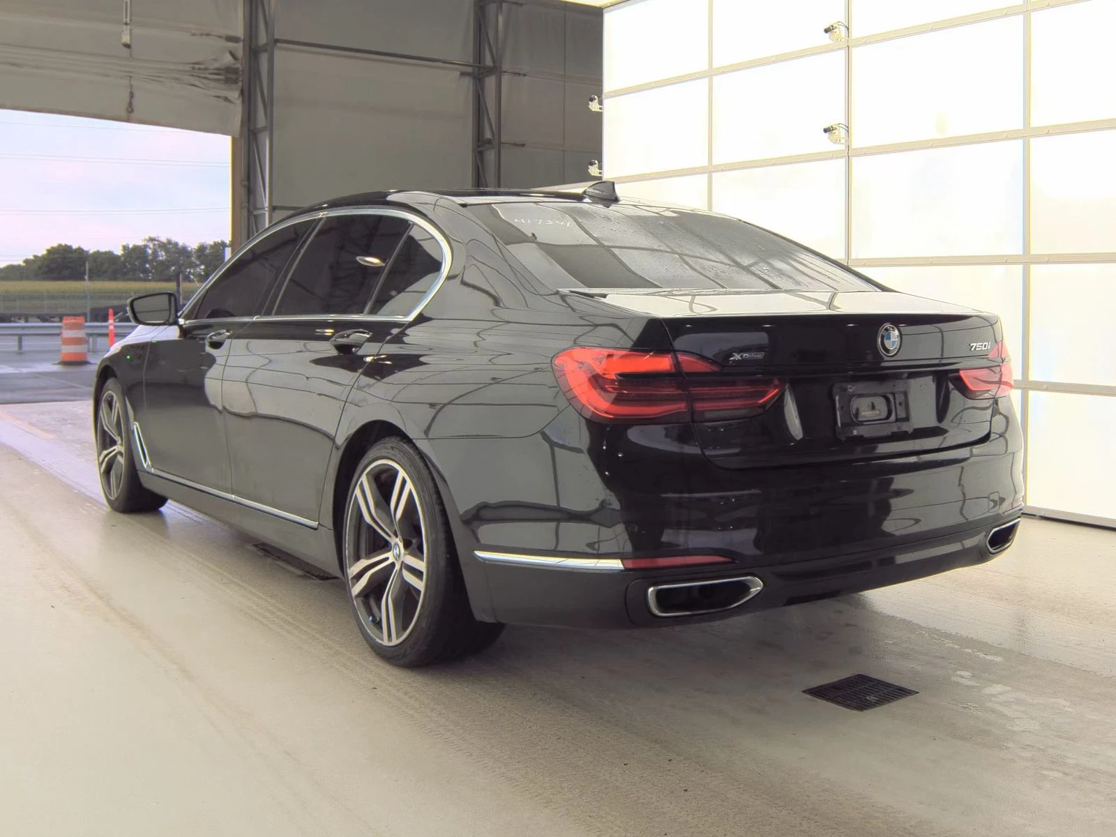 BMW 750 CARFAX* ОПЦИЯ ЗА ФИНАНСИРАНЕ*  - изображение 4