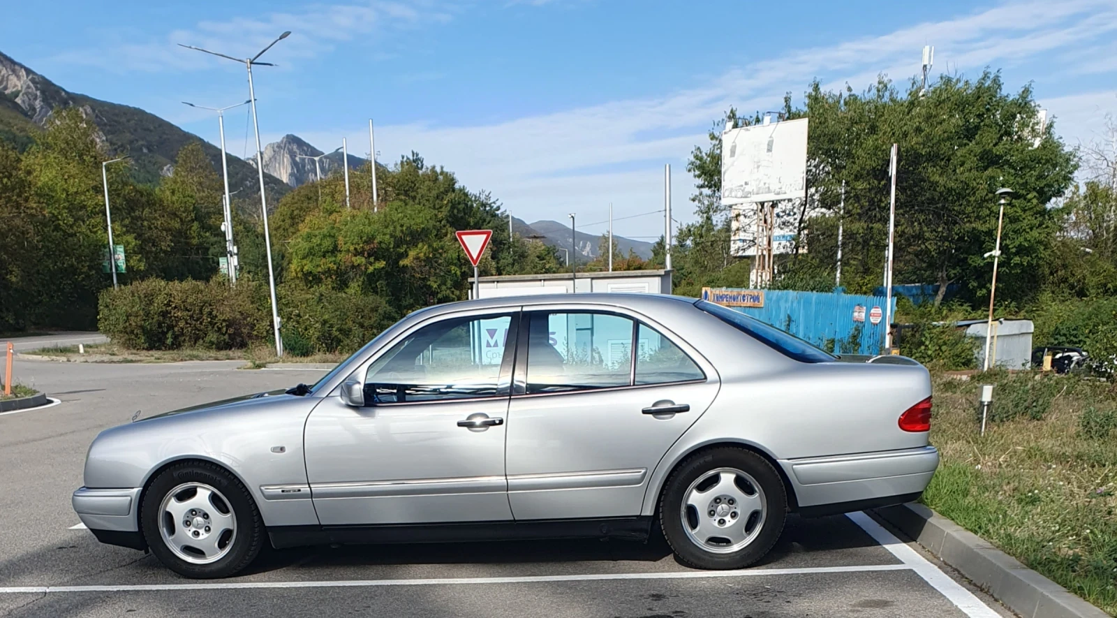 Mercedes-Benz E 250 W210 на реални 42000км  - изображение 4