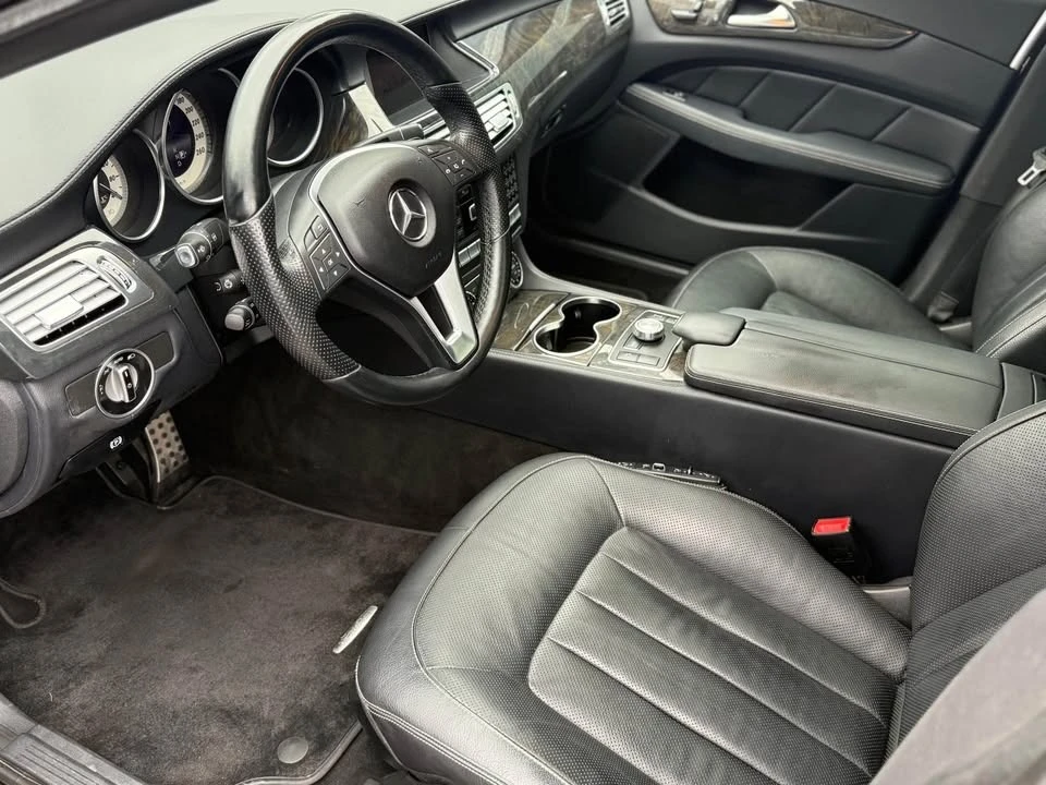 Mercedes-Benz CLS 550 4MATIC * * CARFAX * * АВТО КРЕДИТ * *  - изображение 5