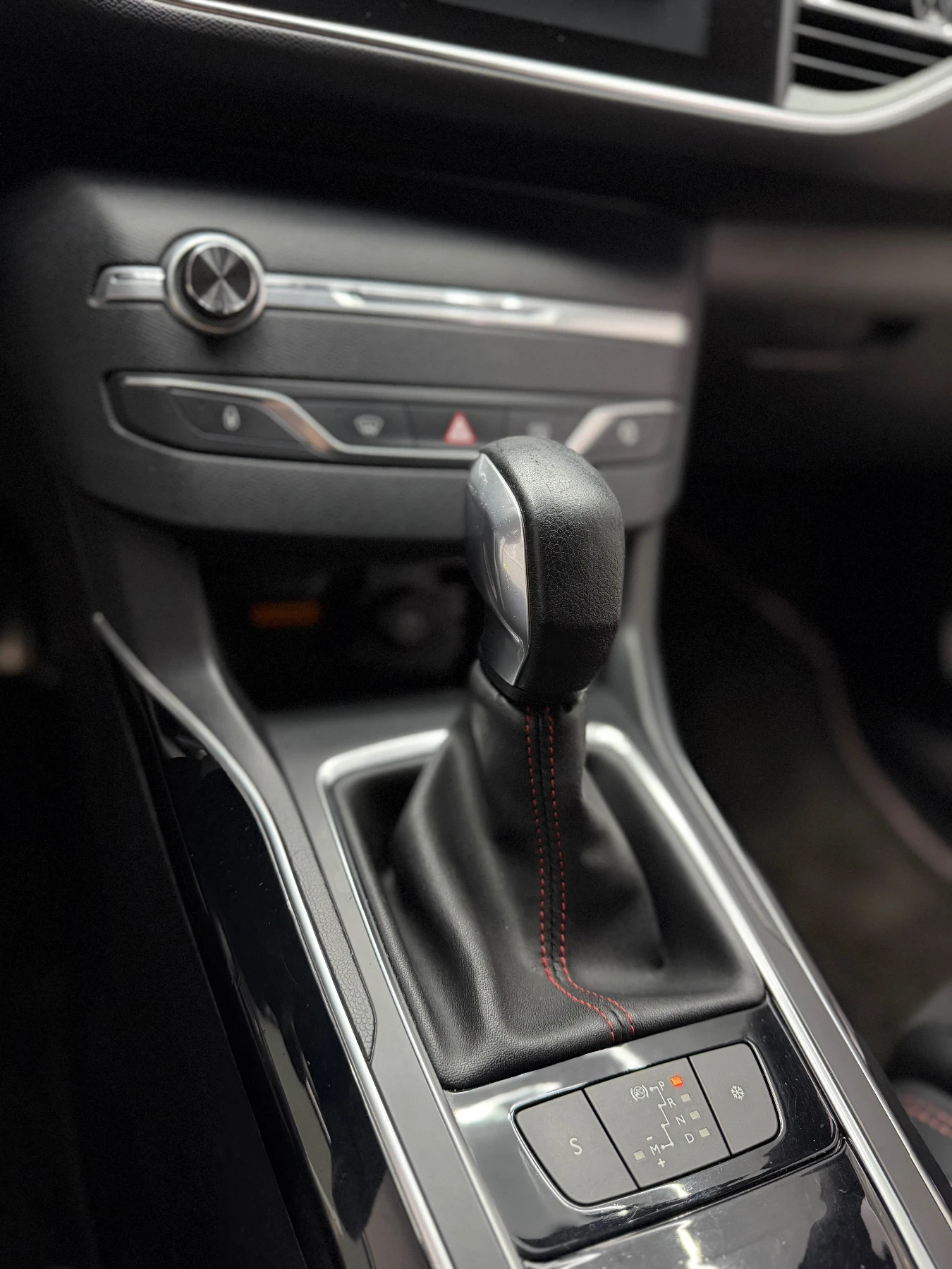 Peugeot 308 GT-Line, бяла перла, 2.0hdi автоматик, серв.ист., снимка 13 - Автомобили и джипове - 53743336