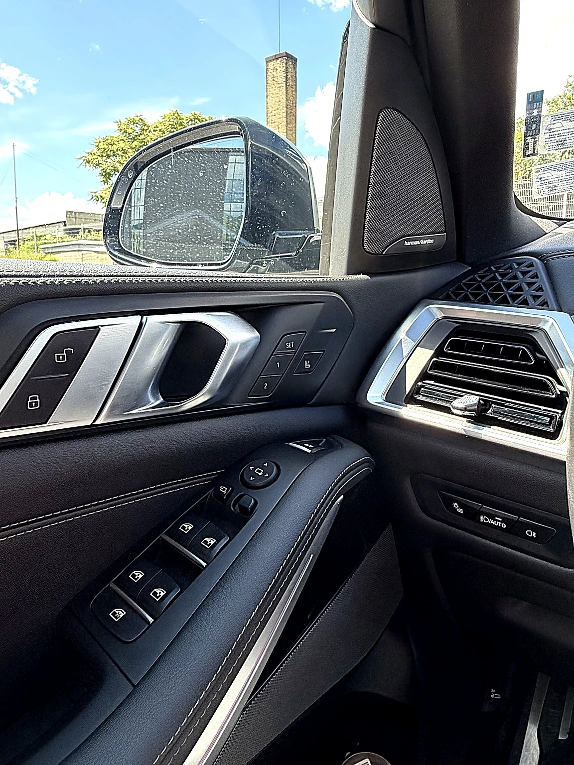 BMW X5M  XDRIVE* PANO* KEYLESS* DISTR* HARMON* CARPLAY* , снимка 17 - Автомобили и джипове - 54914672