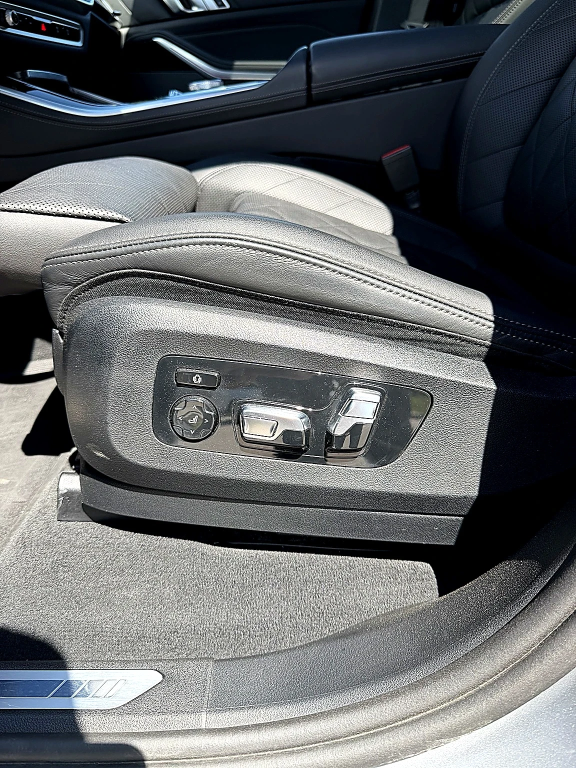 BMW X5M  XDRIVE* PANO* KEYLESS* DISTR* HARMON* CARPLAY* , снимка 11 - Автомобили и джипове - 54914672